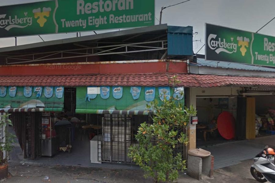 A classic Chinese coffee shop with several stalls, but the standout Yong Tau Foo and curry Chee Cheong Fun make it worth the slightly higher prices before they sell out by 11 a.m